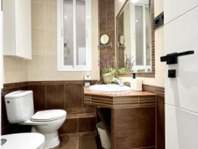 Se alquila piso de 2 habitaciones en Jerónimos, gastos incluidos