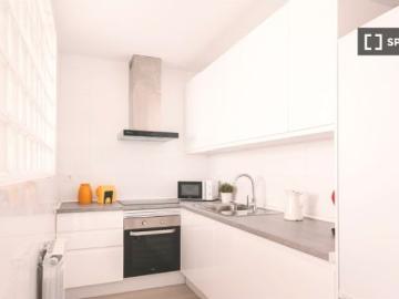 Se alquila piso de 2 habitaciones en Opañel, gastos incluidos