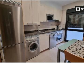 Se alquila piso de 2 habitaciones en Oviedo, gastos incluidos
