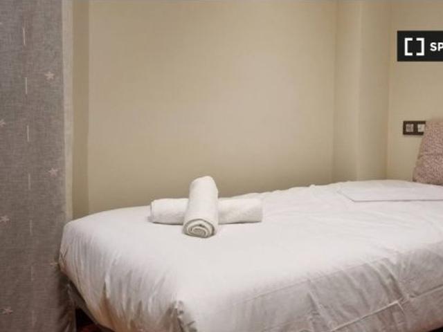 Se alquila piso de 2 habitaciones en Oviedo, gastos incluidos