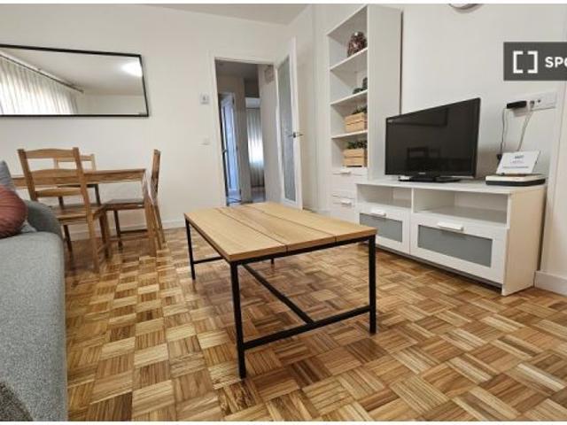 Se alquila piso de 2 habitaciones en Oviedo, todos los gastos incluidos