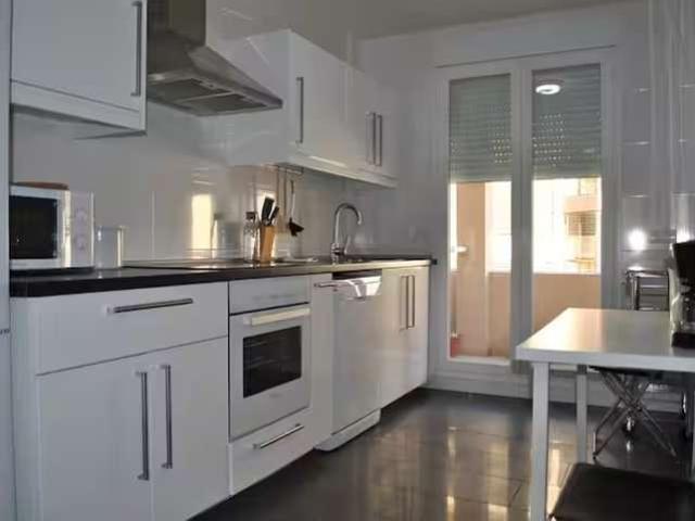 Se alquila piso de 2 habitaciones en La Caleta, Málaga