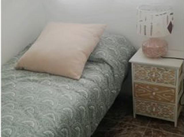 Se alquila piso de 2 habitaciones en La Sagrera