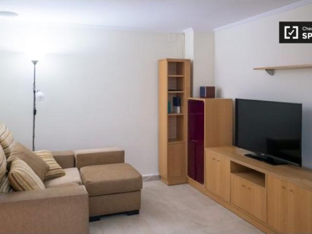 Se alquila piso de 2 habitaciones en La Petxina, gastos incluidos, perfecto para profesionales y par