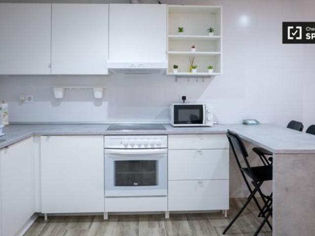 Se alquila piso de 2 habitaciones en La Petxina, gastos incluidos