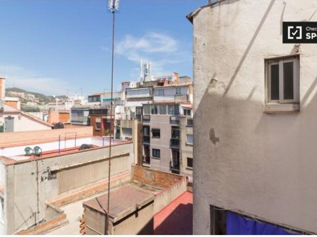 Se alquila piso de 2 habitaciones en La Trinitat Vella, perfecto para fumadores