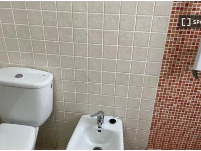 Se alquila piso de 2 habitaciones en Nueva España, todos los gastos incluidos