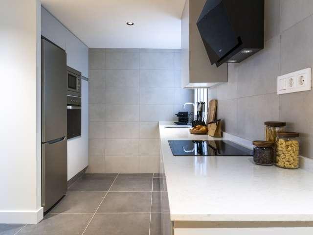 Se alquila piso de 2 habitaciones en Nueva España, Madrid