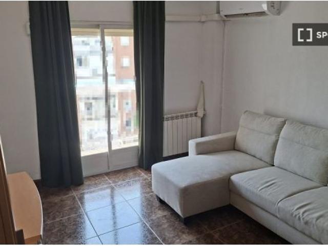 Se alquila piso de 2 habitaciones en San Pascual, gastos incluidos