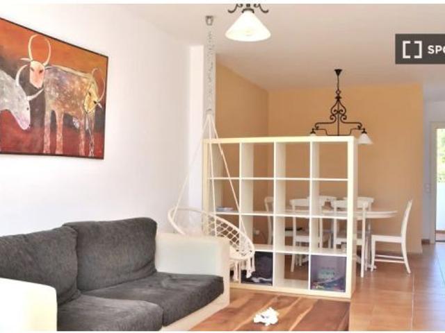 Se alquila piso de 2 habitaciones en Santa Eulalia del Río, gastos incluidos