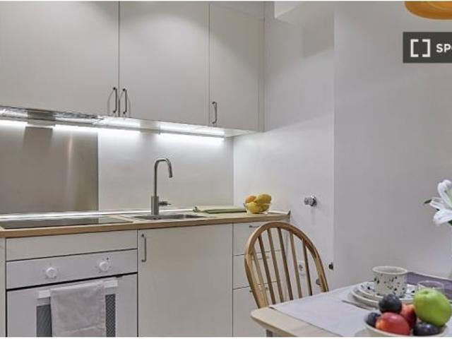 Se alquila piso de 2 habitaciones en Palacio, todos los gastos incluidos