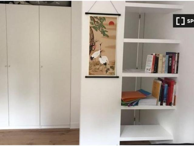 Se alquila piso de 2 habitaciones en Quintana, gastos incluidos
