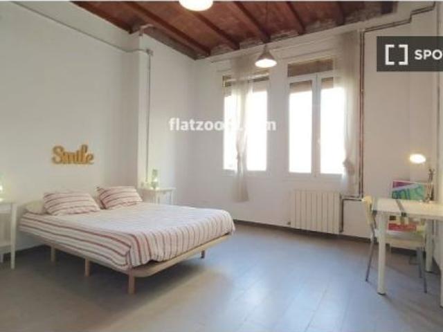 Se alquila piso de 2 habitaciones en Vila de Gràcia, gastos incluidos