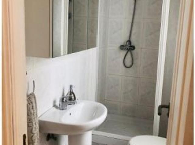 Se alquila piso de 4 habitaciones en Camino de Ronda, gastos incluidos