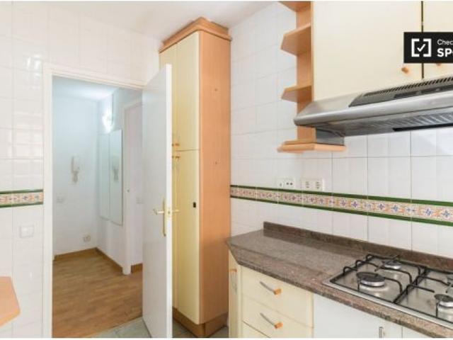 Se alquila piso de 4 habitaciones en el Coll, solo estudiantes