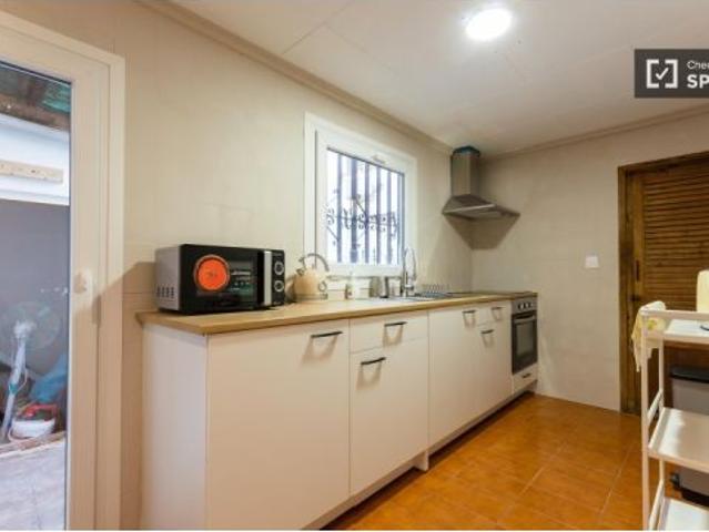 Se alquila piso de 4 habitaciones en Mislata, gastos incluidos
