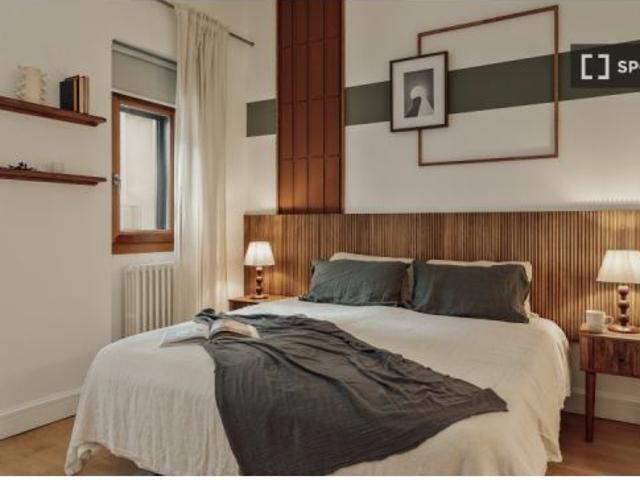 Se alquila piso de 4 habitaciones en Sarrià, solo para profesionales