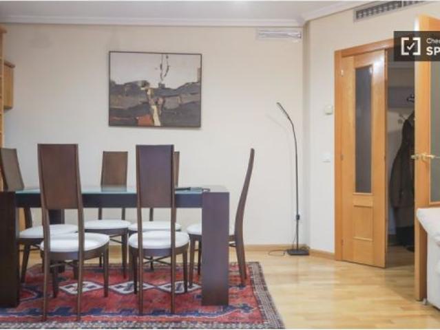 Se alquila piso de 4 habitaciones en Simancas