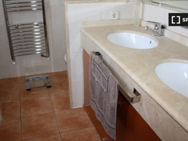 Se alquila piso de 4 habitaciones en Riba roja de Túria, gastos incluidos