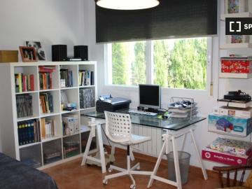 Se alquila piso de 4 habitaciones en Riba roja de Túria