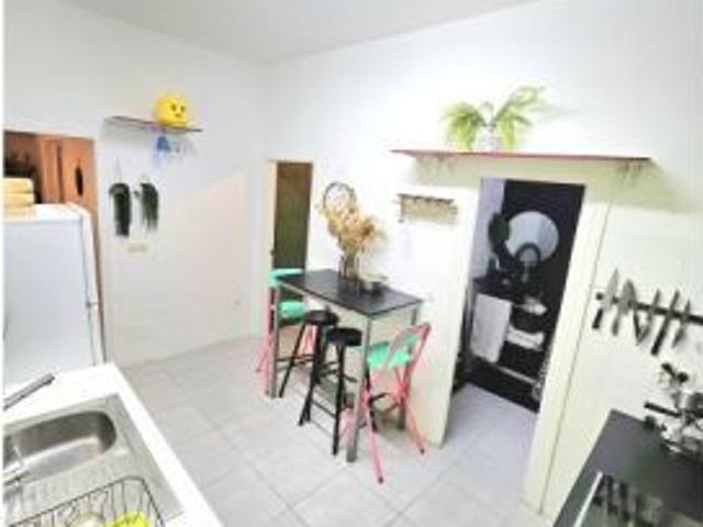 Se alquila piso de 4 habitaciones en Universidad, gastos incluidos