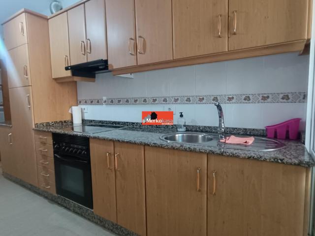 SE ALQUILA PISO DE TRES DORMITORIOS EN CAMPOS NOVOS