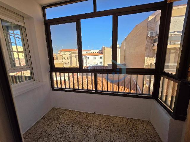 SE ALQUILA PISO EN C/ FERIA DE 5 HABITACIONES Y 2 BAÑOS POR 1.200€ | 1.200 €, 120 m²