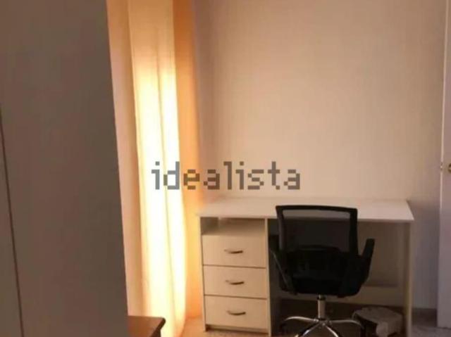 SE ALQUILA PISO EN CALLE SANTIAGO LOZANO CON COMUNIDAD Y AGUA INCLUIDA IDEAL PARA ESTUDIANTES