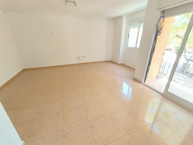 SE ALQUILA PISO EN CHURRA SIN MUEBLES COCINA EQUIPADA COMPLETA