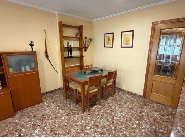 SE ALQUILA PISO EN BENIRREDRA