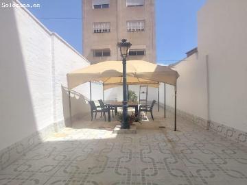 ? Se alquila piso en pleno centro – C/ del Carmen