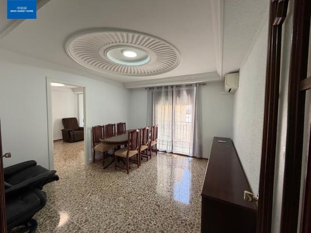SE ALQUILA PISO EN PLENO CENTRO DE ELCHE PARA ESTUDIANTES UNIVERSITARIOS O FUNCIONARIOS