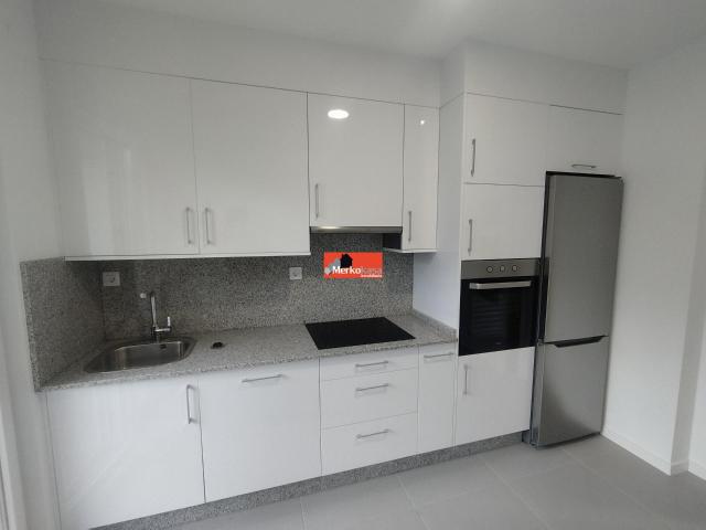 SE ALQUILA PISO MODERNO A ESTRENAR SIN MUEBLES EN RUA SANTIAGO