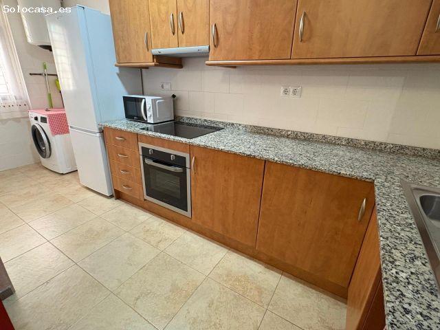 Se alquila piso seminuevo de 3 habitaciones y 2 baños!
