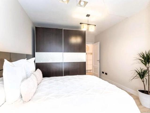 Se alquila Precioso Apartamento con Garaje directo en Zona La Peña
