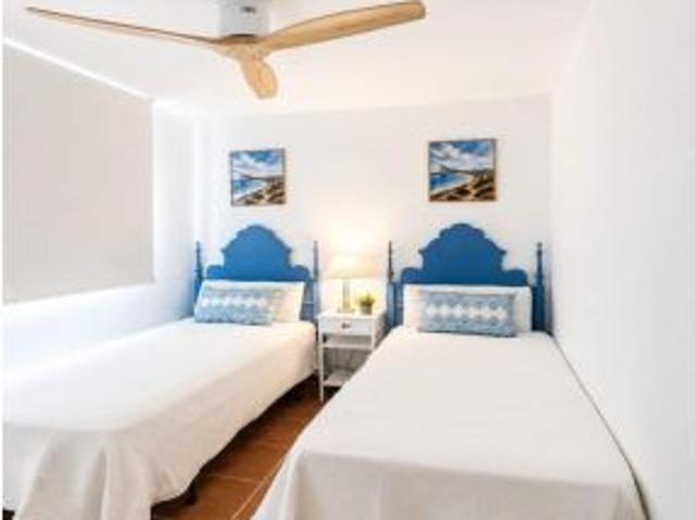 Se alquila precioso apartamento en Urbanización La Alcaidesa
