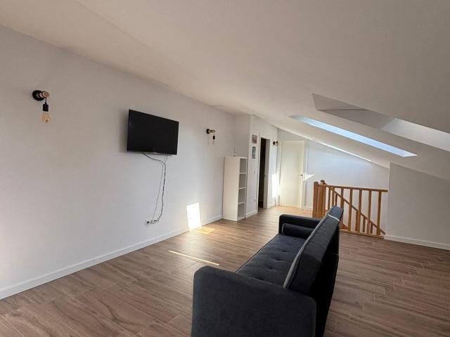 SE ALQUILA PRECIOSO DUPLEX EN CACABELOS