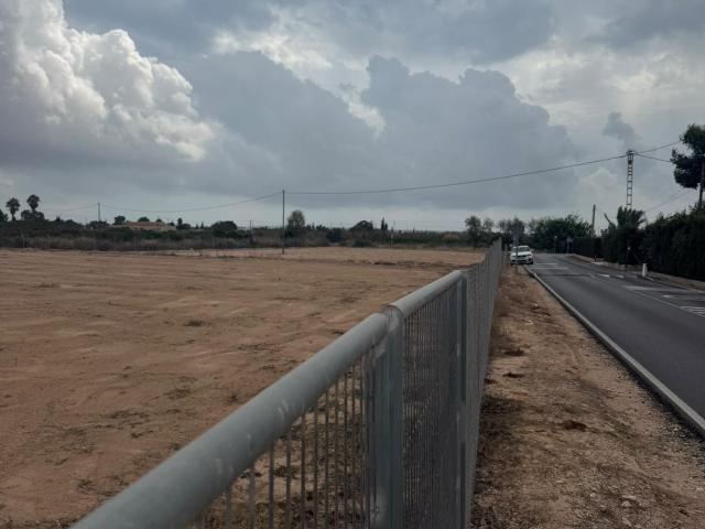 Se alquila terreno rústico de 8.000 m2 para vivero