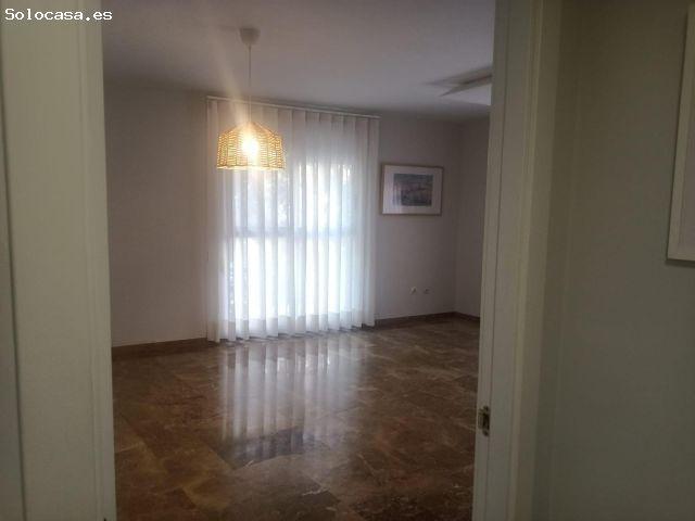 SE ALQUILA VIVIENDA CON GARAJE, TRASTERO Y PISCINA COMUNITARIA