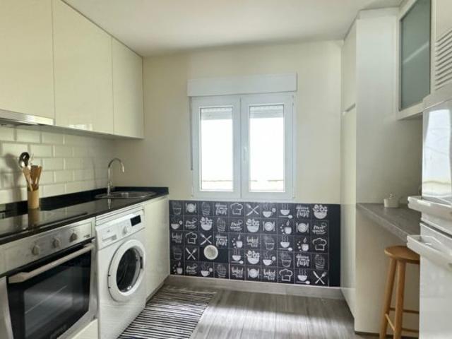 Se alquila vivienda de 2 habitaciones en San Antoniño