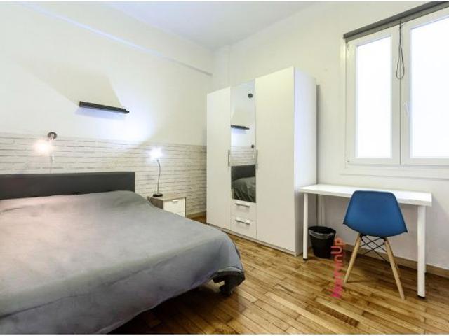 Se Alquila Vivienda de 3 Dormitorios, baño completo y aseo en Zona Indautxu