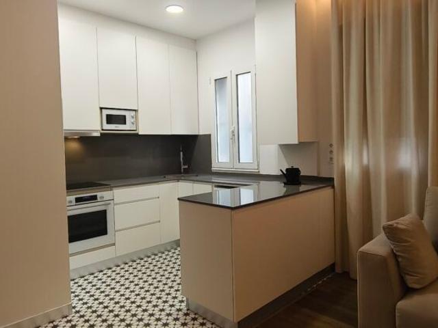 Se alquila vivienda de 3 habitaciones en rúa Michelena