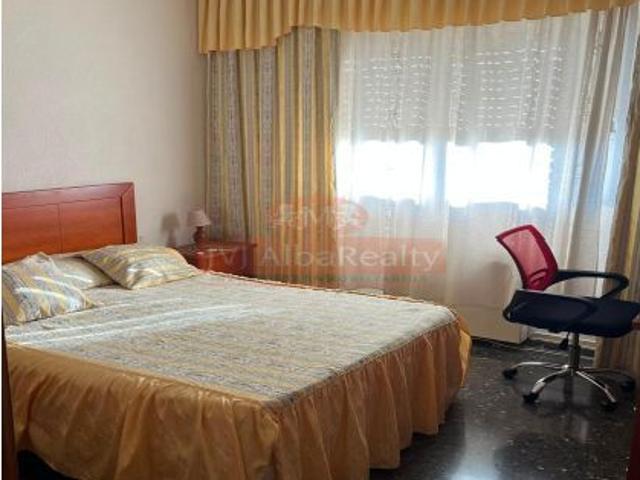 SE ALQUILA VIVIENDA DE 4 DORMITORIOS PARA ESTUDIANTES, ZONA HOSPITAL