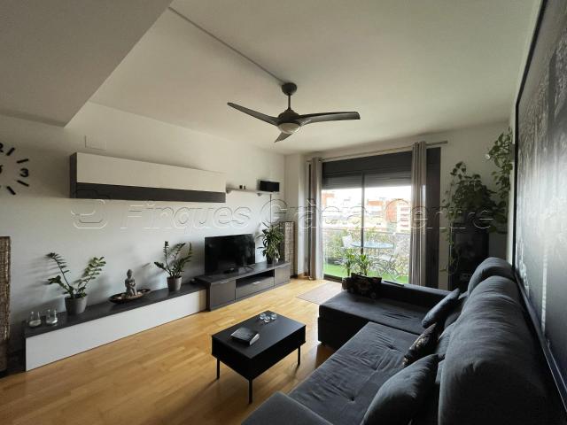 Se alquila vivienda en Can LLong con parking y trastero