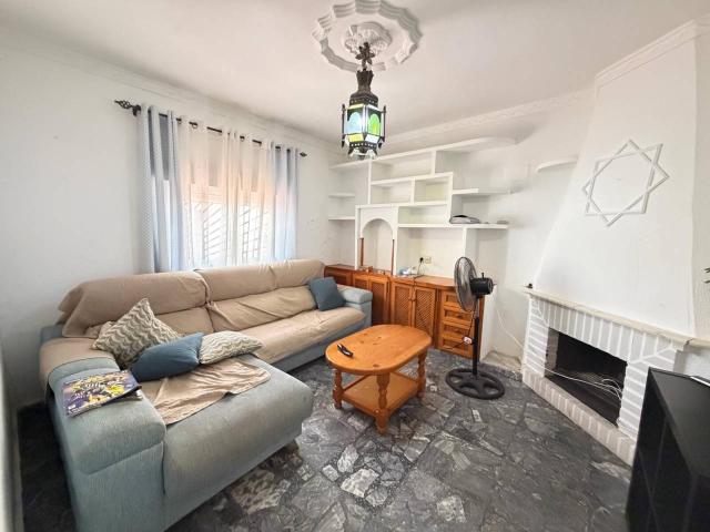 Se alquila vivienda por un año en el centro de Chiclana de la Frontera