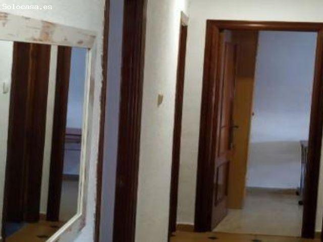Se Alquilan 3 Habitaciones en piso exterior en Curro Cuchares