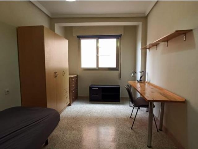 SE ALQUILAN DOS HABITACIONES PARA LARGA TEMPORADA