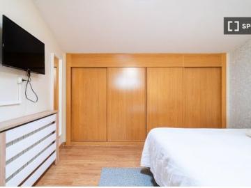 Se alquilan habitaciones en casa de 5 dormitorios en Sevilla La Nueva