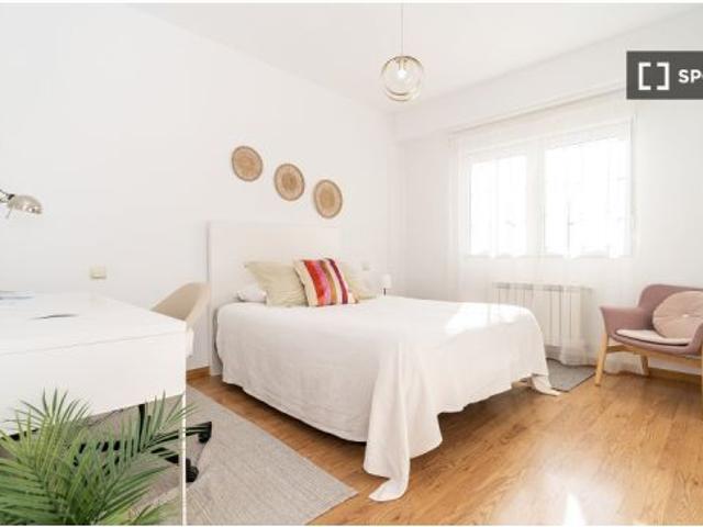 Se alquilan habitaciones en casa de 5 dormitorios en Sevilla La Nueva