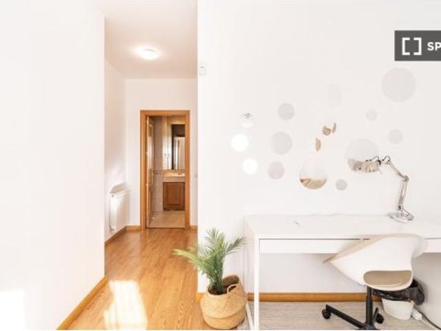 Se alquilan habitaciones en casa de 5 dormitorios en Sevilla La Nueva